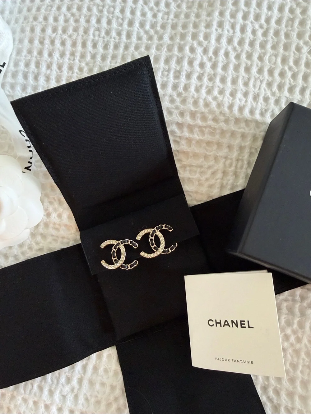 CHANEL CC Crystal Studs
